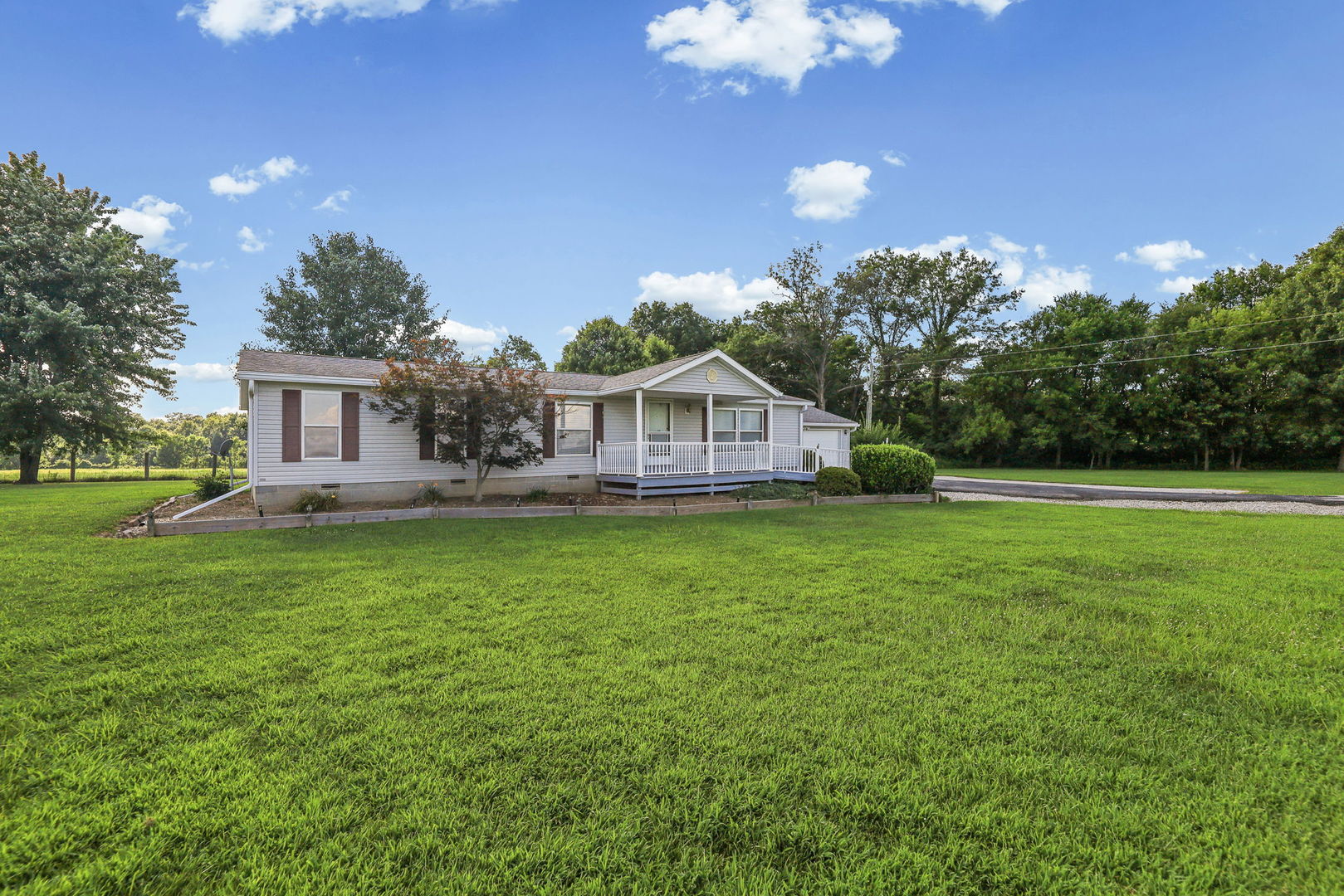Homes for sale in Salem, IL | 4581 Hotze Rd, Salem, IL 62881 | MLS# 12709110