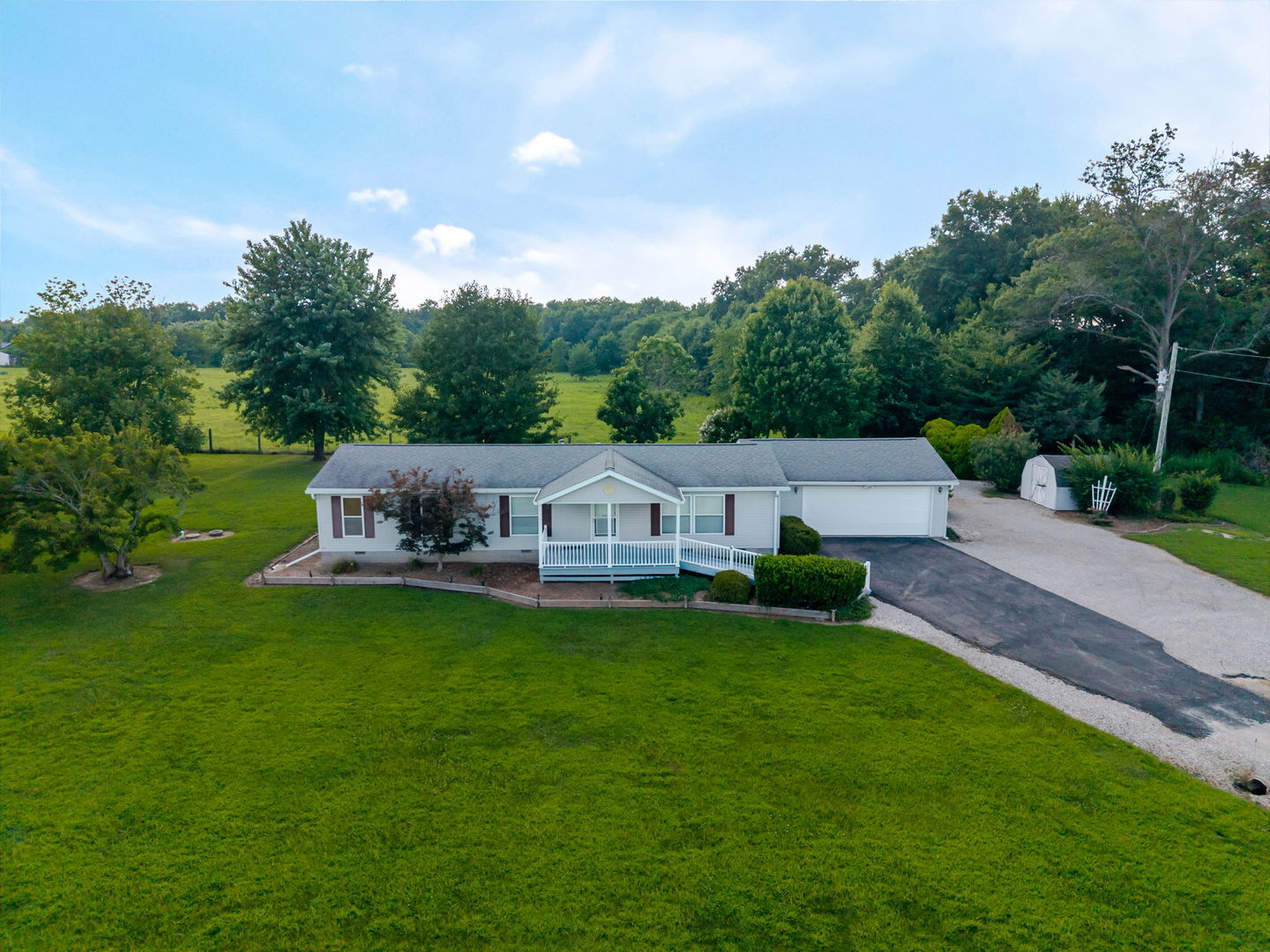 Homes for sale in Salem, IL | 4581 Hotze Rd, Salem, IL 62881 | MLS# 12709110