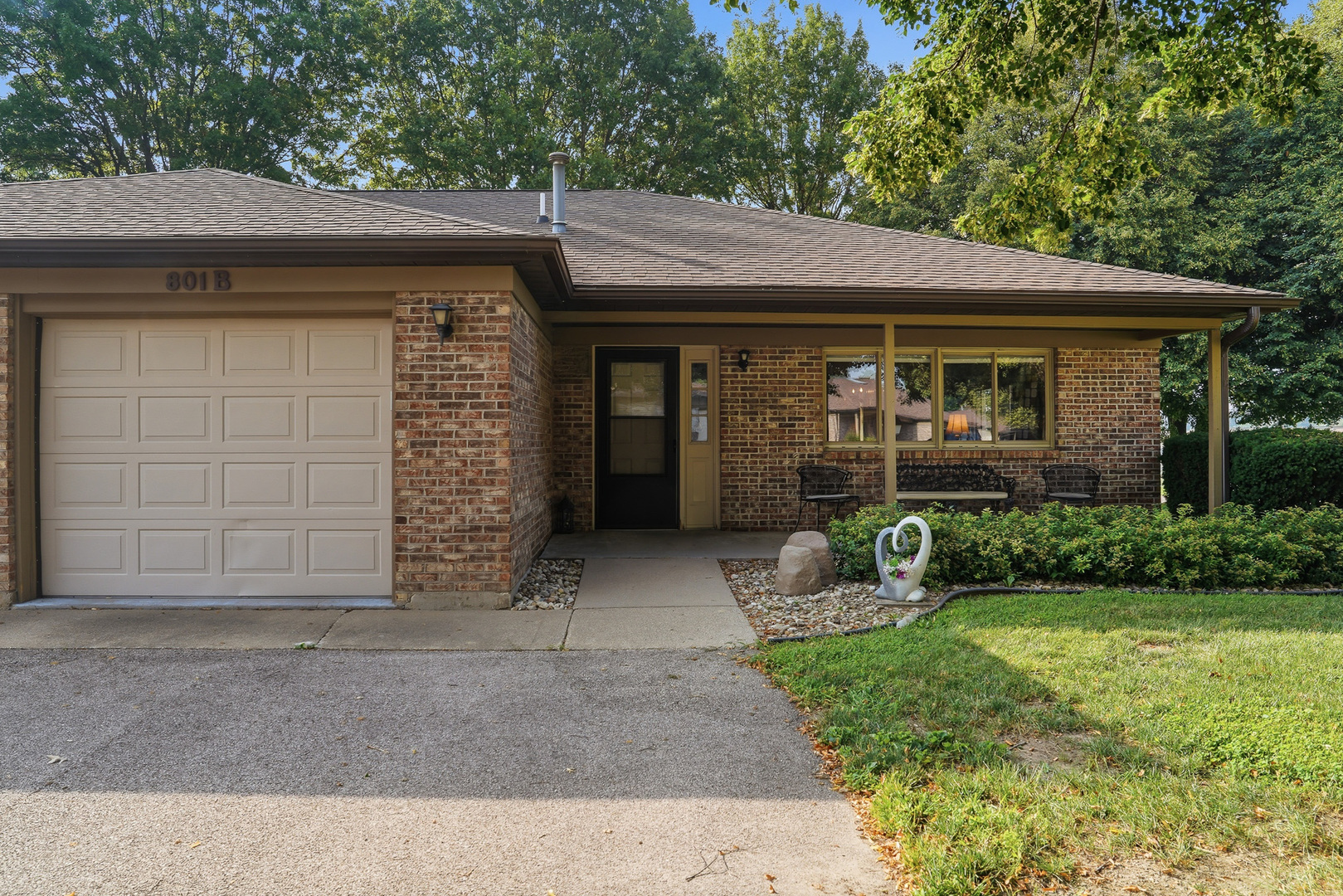 2nd image of 801 Coventry Ln #B, Sterling, IL 61081 | MLS# 12709123