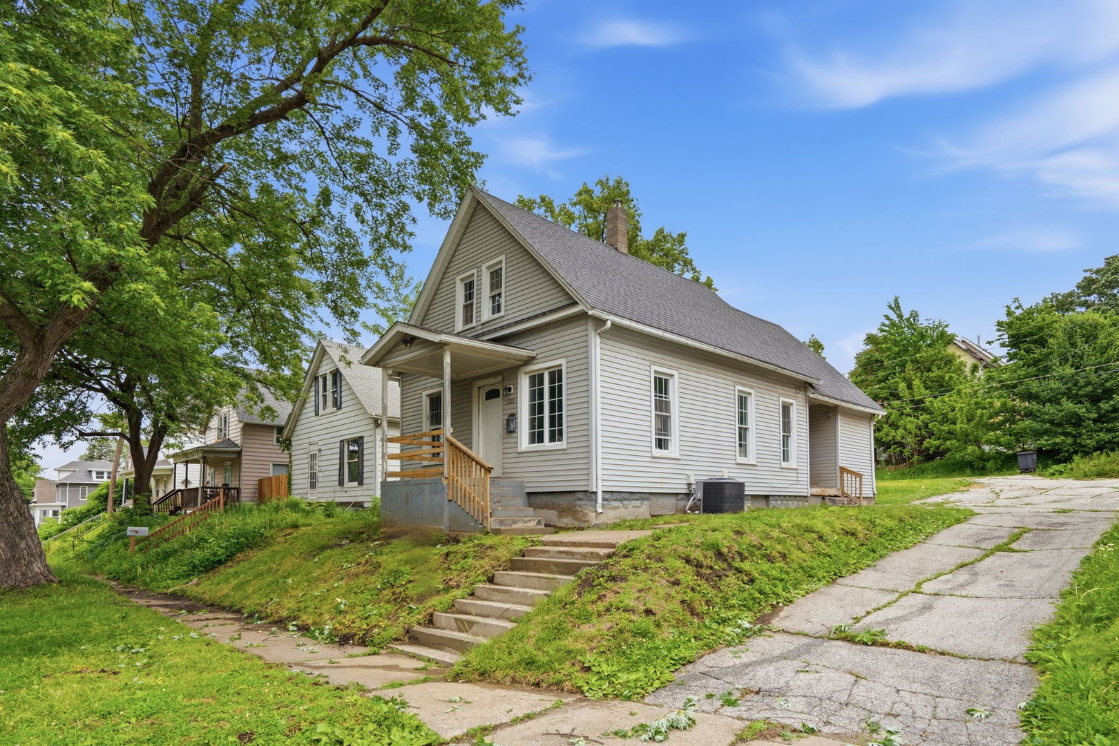 Homes for sale in Rock Island, IL | 1621 14 1/2 St, Rock Island, IL 61201 | MLS# 12709131