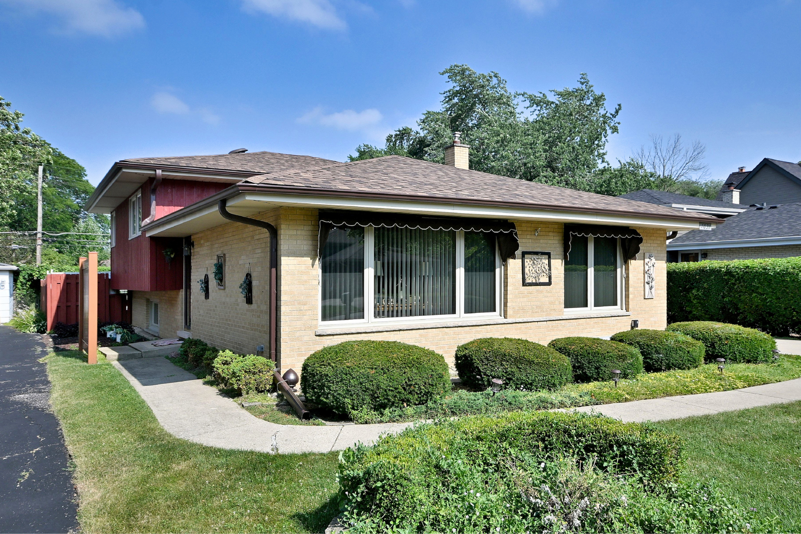 2nd image of 1031 S Belmont Ave, Arlington Heights, IL 60005 | MLS# 12709197