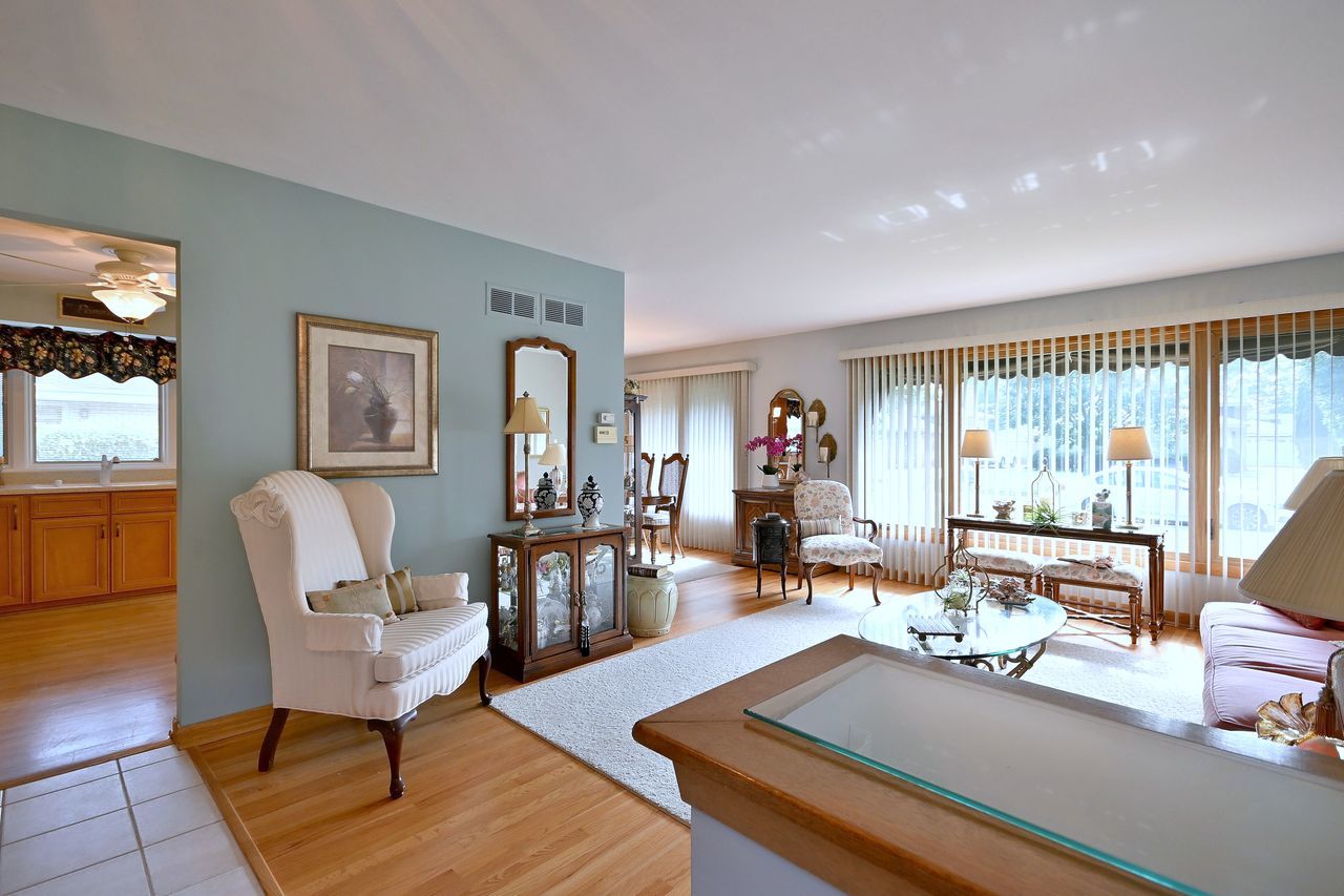 4th image of 1031 S Belmont Ave, Arlington Heights, IL 60005 | MLS# 12709197