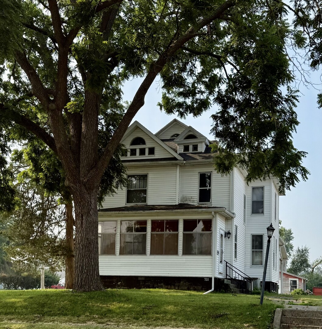 Homes for sale in Kewanee, IL | 721 Pleasant St, Kewanee, IL 61443 | MLS# 12709228