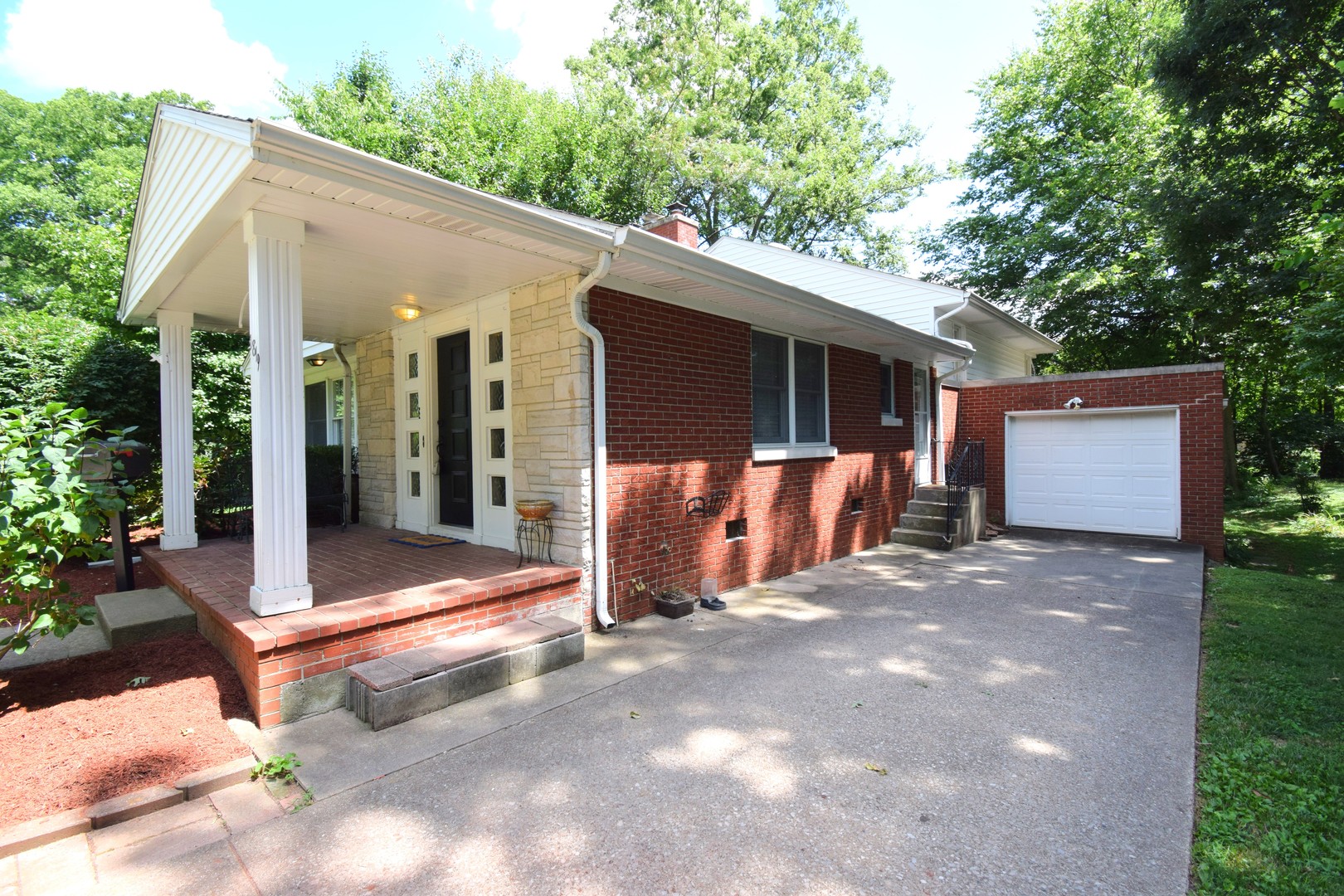 Homes for sale in Mt Vernon, IL | 1819 Richview Rd, Mt Vernon, IL 62864 | MLS# 12709284