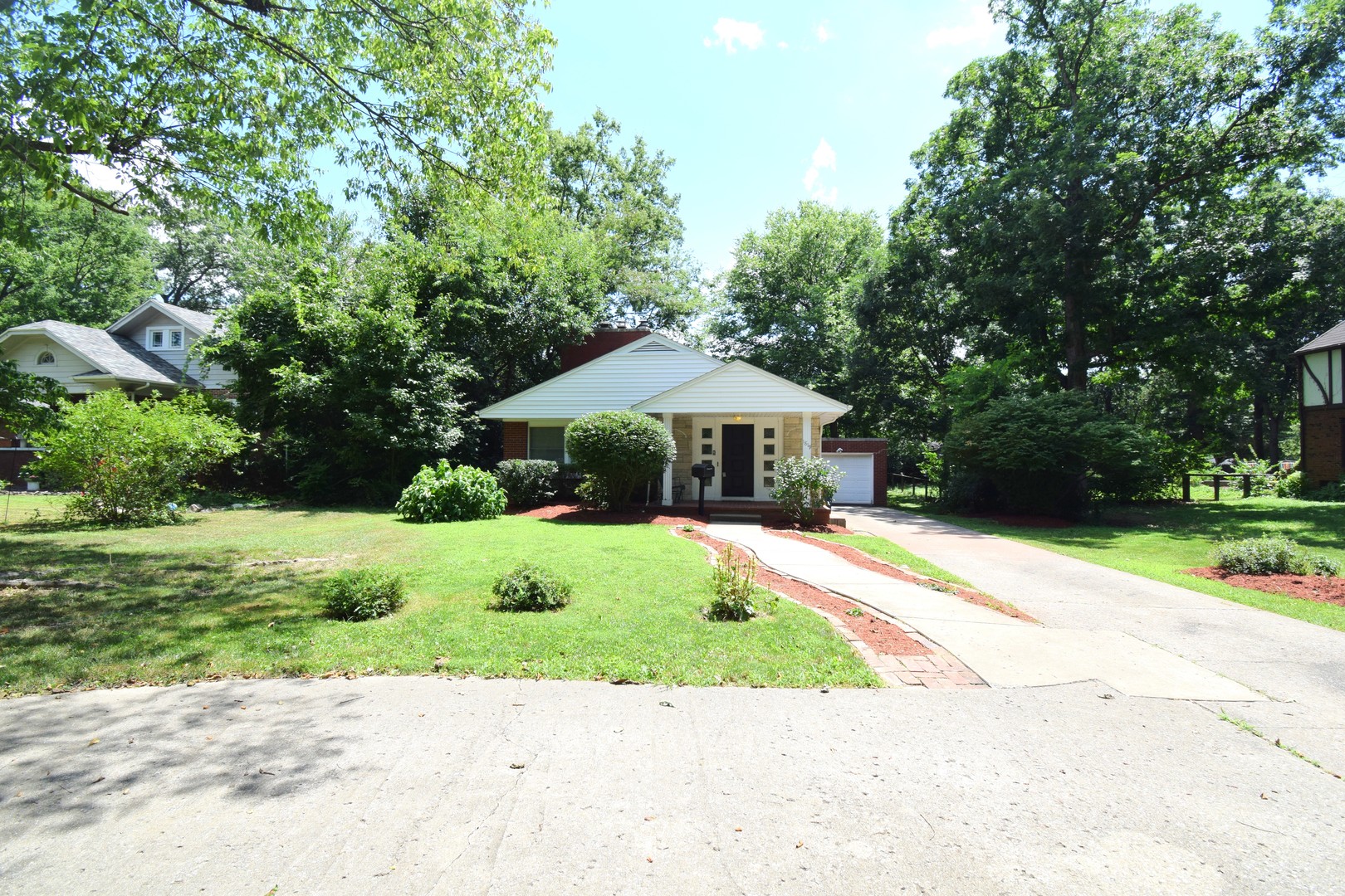 Homes for sale in Mt Vernon, IL | 1819 Richview Rd, Mt Vernon, IL 62864 | MLS# 12709284