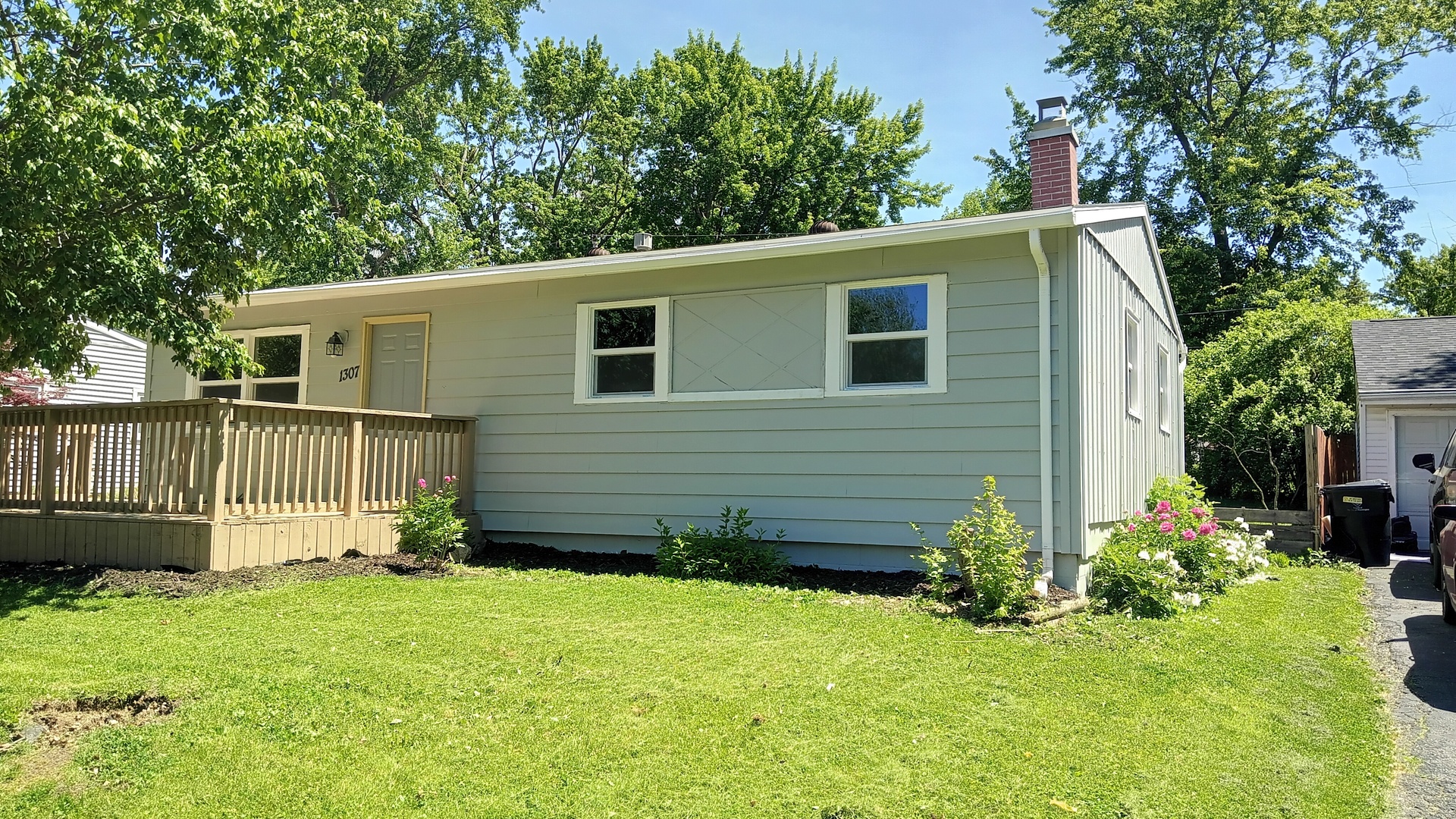 1st image of 1307 Glenwood Rd, Bloomington, IL 61704 | MLS# 12709301