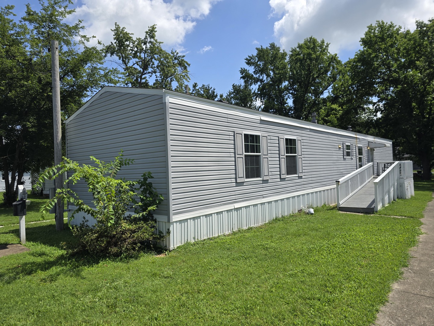 1st image of 1500 Reed St, Eldorado, IL 62930 | MLS# 12709379