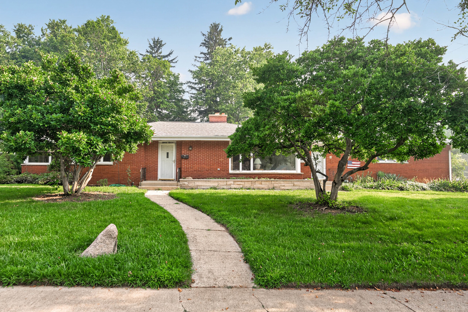 Homes for sale in De Kalb, IL | 1111 Loren Dr, De Kalb, IL 60115 | MLS# 12709393
