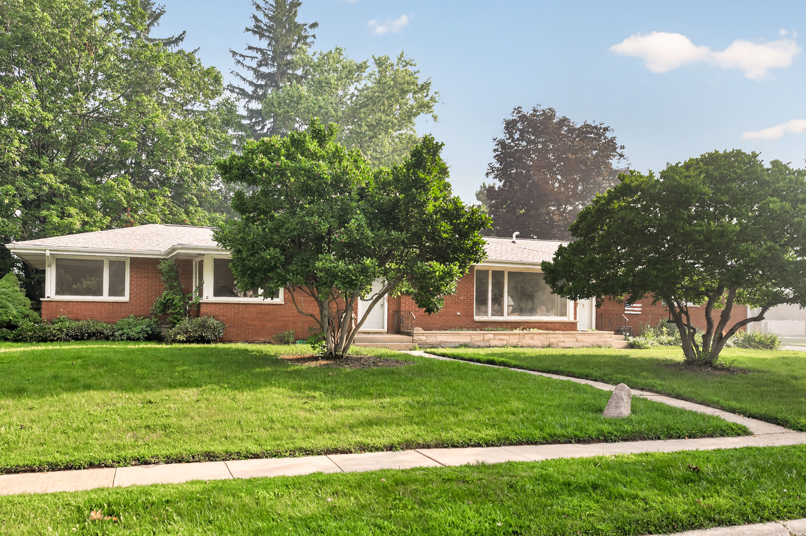 Homes for sale in De Kalb, IL | 1111 Loren Dr, De Kalb, IL 60115 | MLS# 12709393