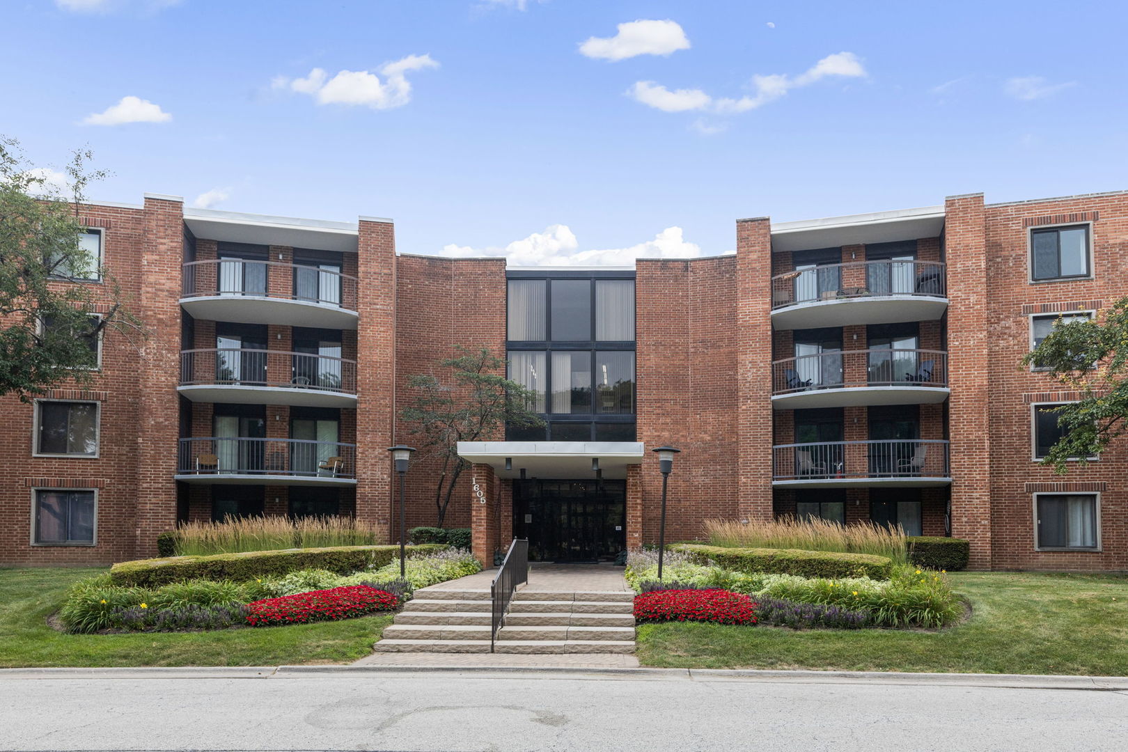 Homes for sale in Arlington Heights, IL | 1605 E Central Rd #304A, Arlington Heights, IL 60005 | MLS# 12709442