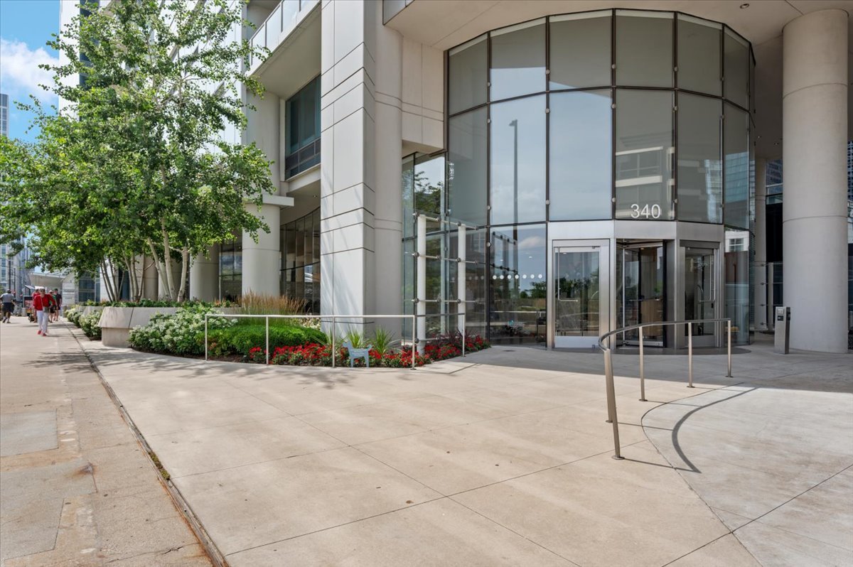 2nd image of 340 E Randolph St #4906, Chicago, IL 60601 | MLS# 12709455