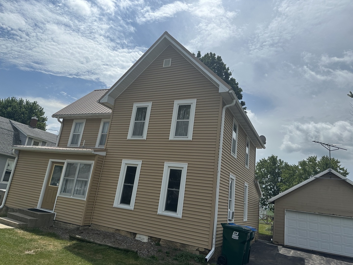Homes for sale in Milledgeville, IL | 17 W Old Mill St, Milledgeville, IL 61051 | MLS# 12709502