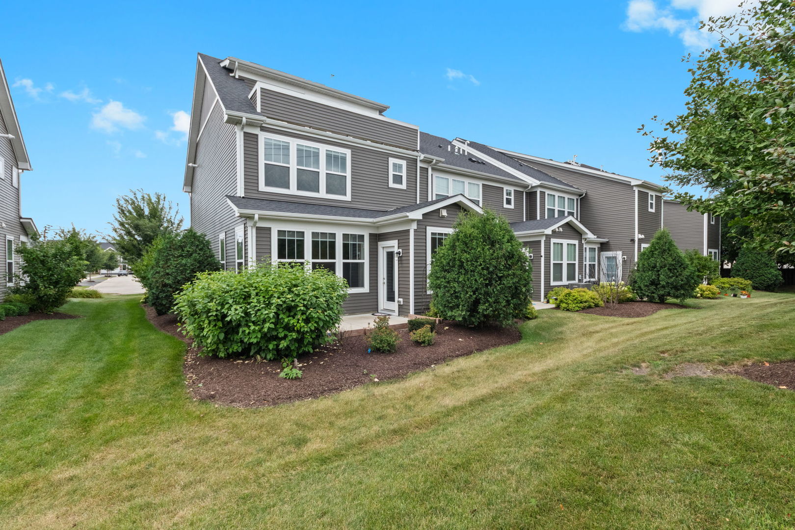 3rd image of 509 Watercress Dr, Aurora, IL 60504 | MLS# 12709575