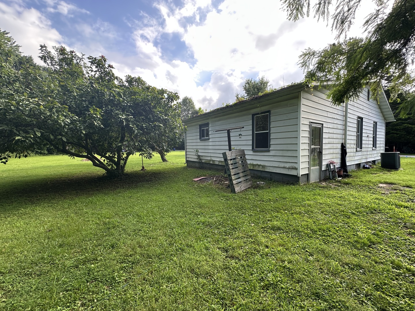 4th image of 1603 West Rd, West Frankfort, IL 62896 | MLS# 12709586