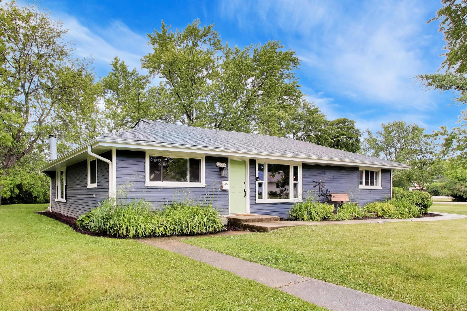 2nd image of 10 Rugby Rd, Lake Zurich, IL 60047 | MLS# 12709607
