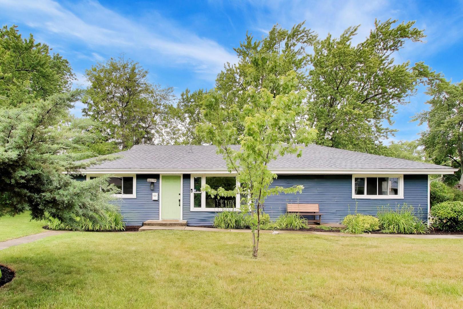 1st image of 10 Rugby Rd, Lake Zurich, IL 60047 | MLS# 12709607