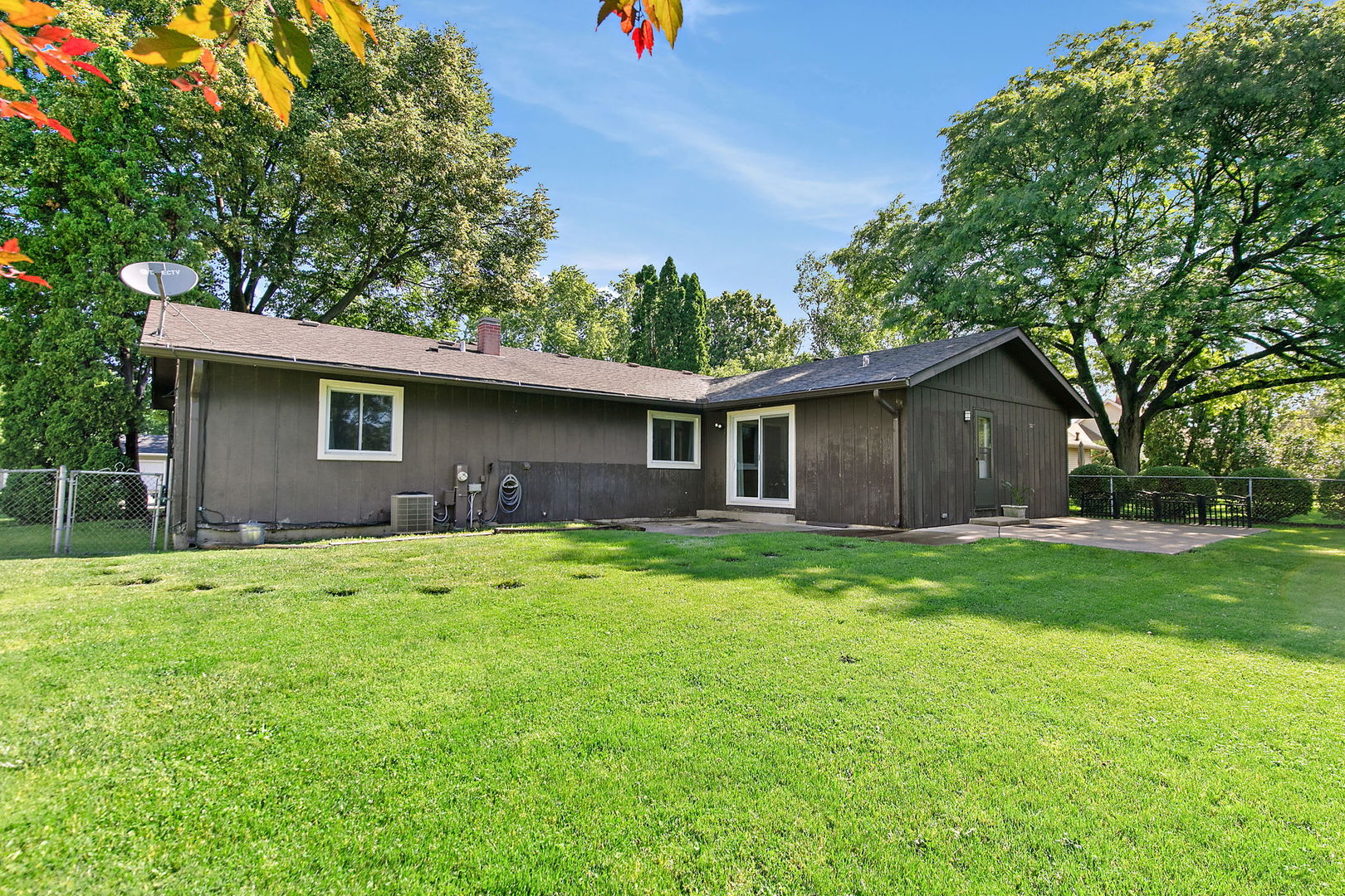 Homes for sale in Crystal Lake, IL | 85 Sherbon Ln, Crystal Lake, IL 60014 | MLS# 12709624
