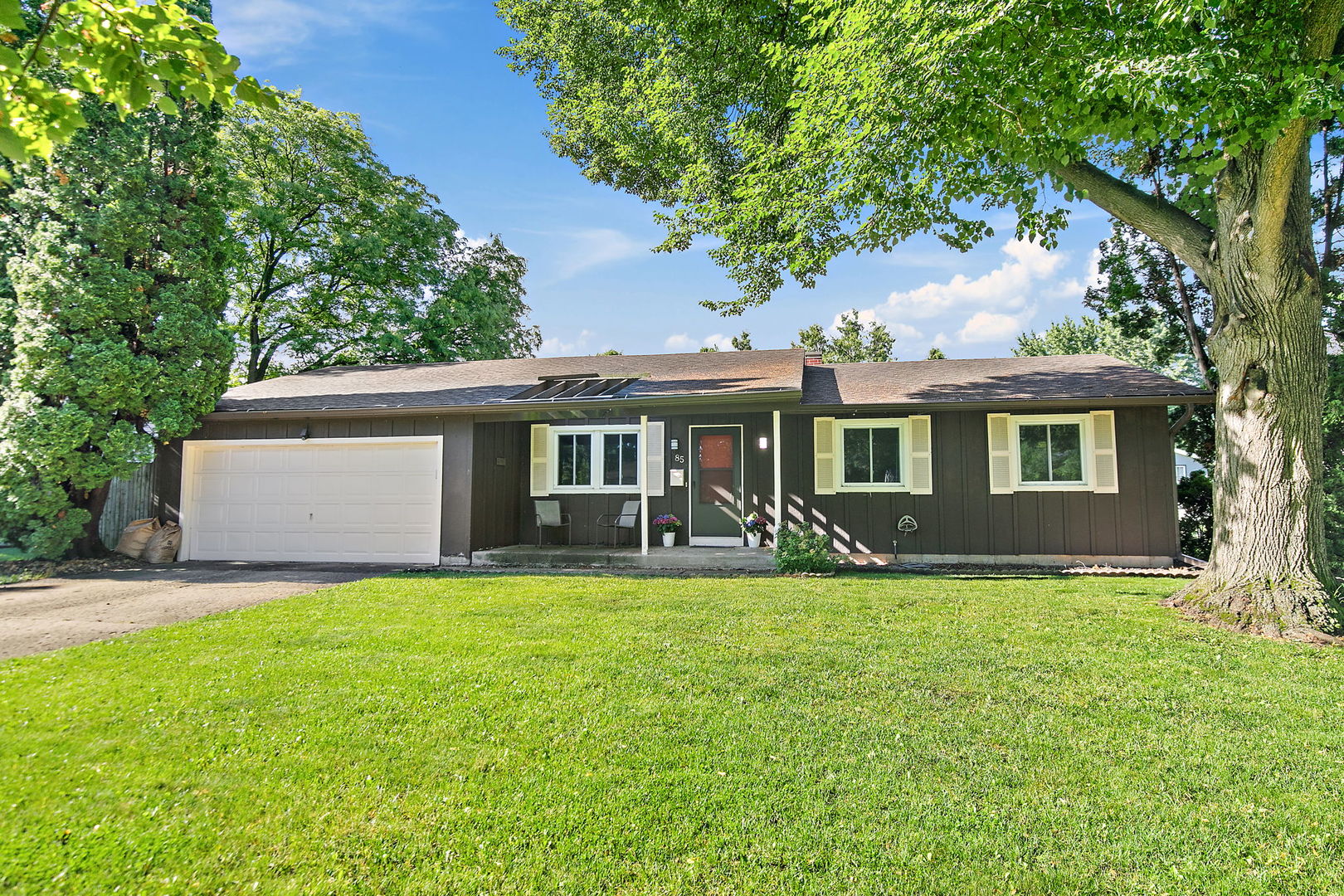 Homes for sale in Crystal Lake, IL | 85 Sherbon Ln, Crystal Lake, IL 60014 | MLS# 12709624