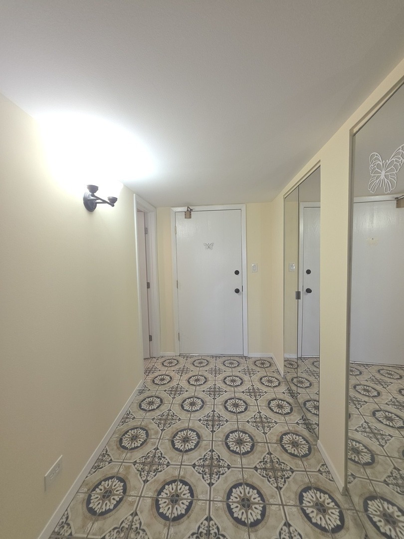5th image of 350 Plum Creek Dr #406, Wheeling, IL 60090 | MLS# 12709697