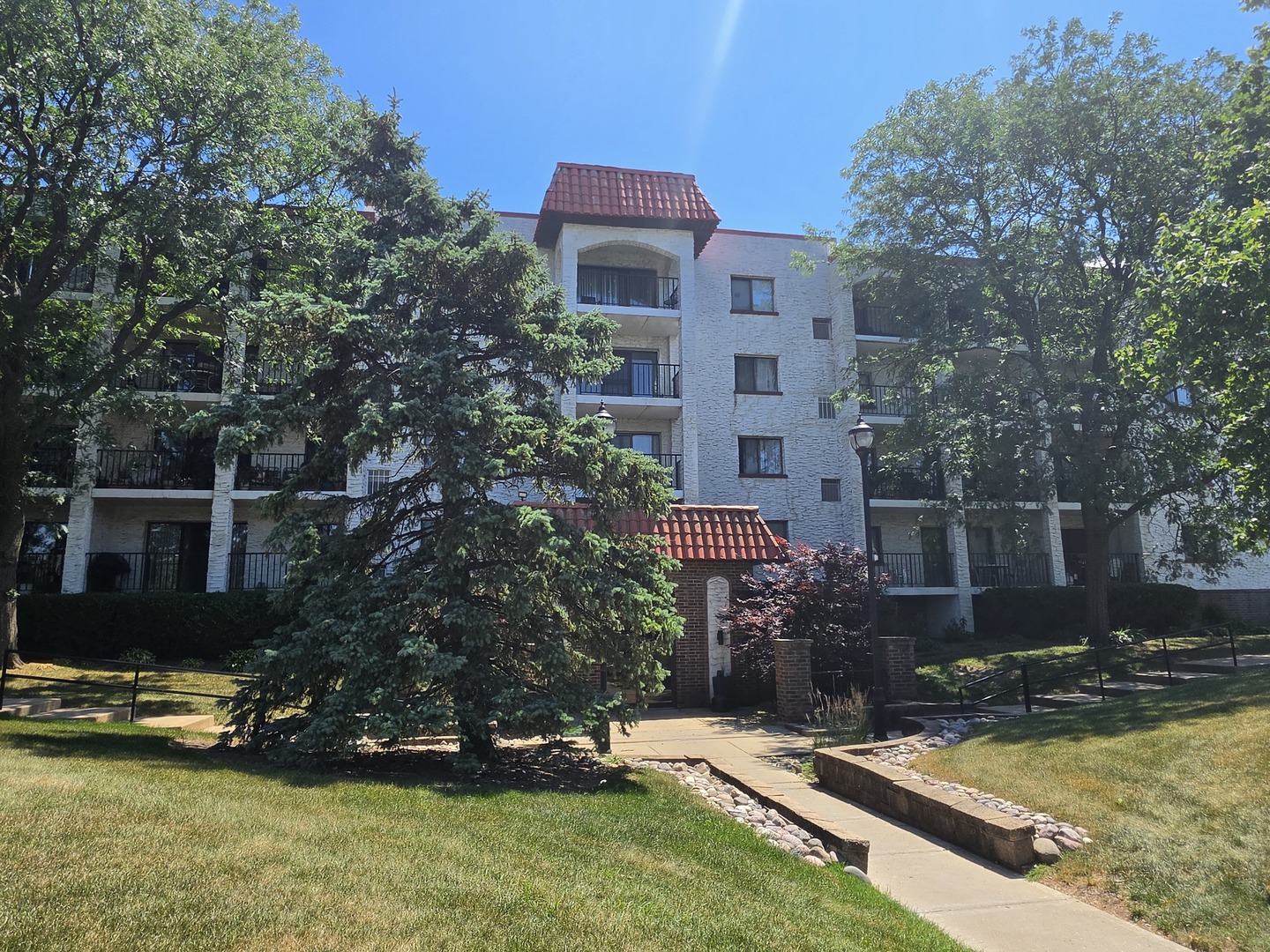 2nd image of 350 Plum Creek Dr #406, Wheeling, IL 60090 | MLS# 12709697