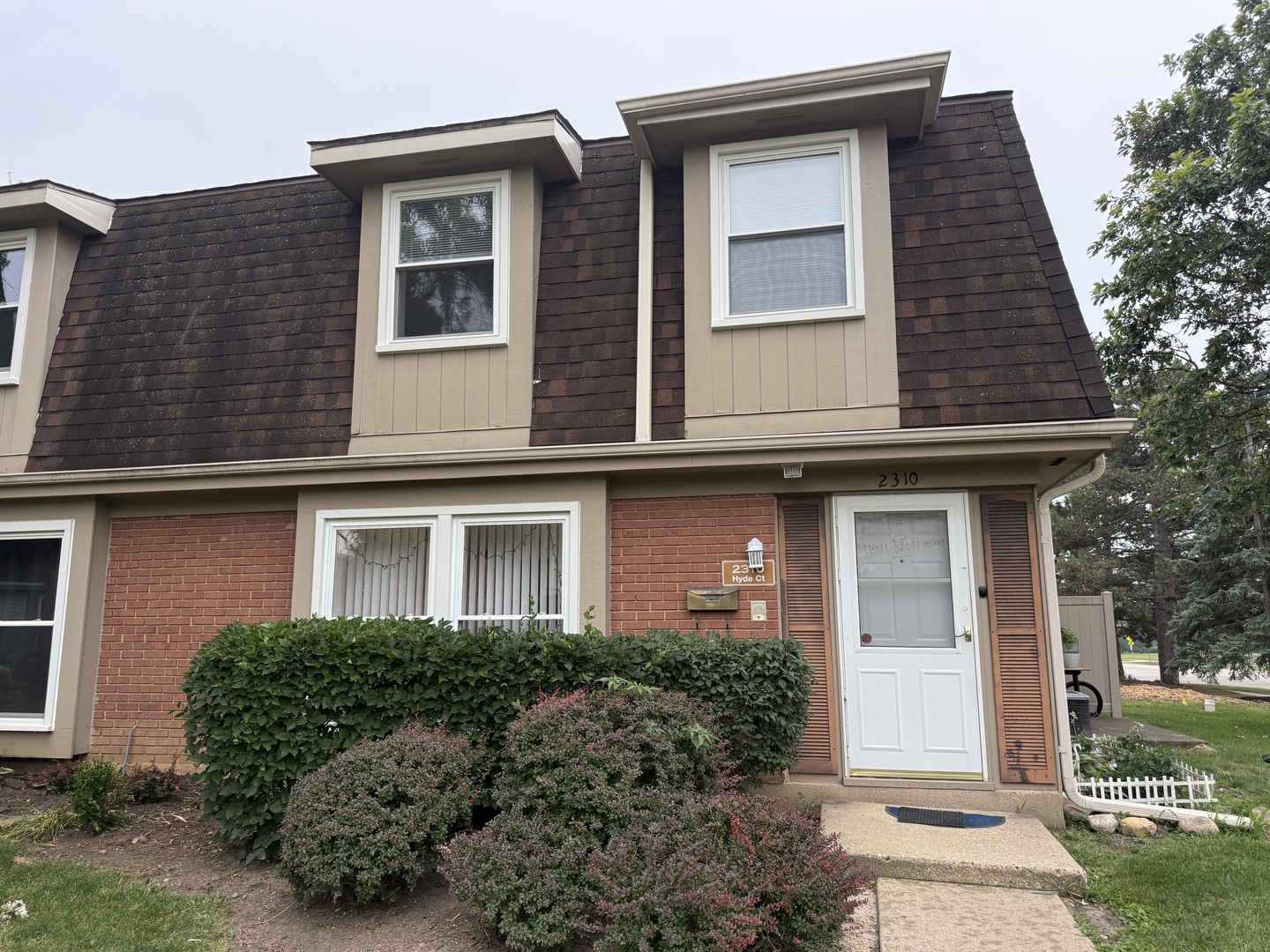 Homes for sale in Schaumburg, IL | 2310 Hyde Ct, Schaumburg, IL 60194 | MLS# 12709698