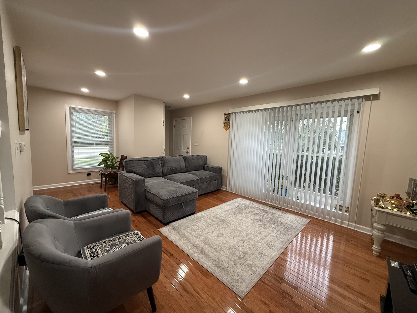 3rd image of 2310 Hyde Ct, Schaumburg, IL 60194 | MLS# 12709698