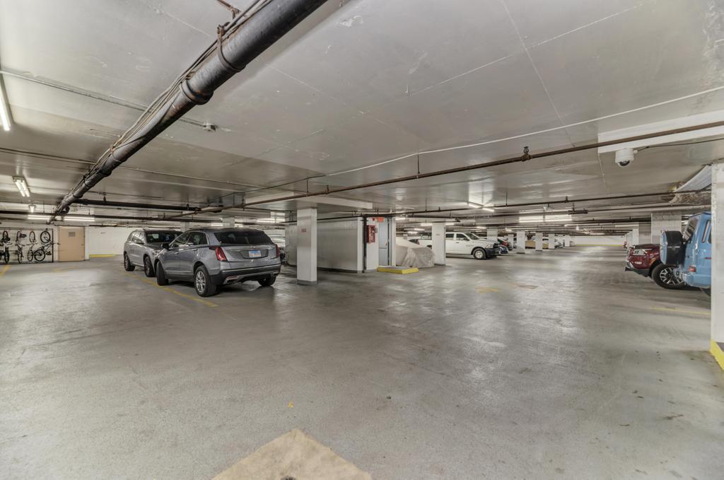 2nd image of 465 W Dominion Dr, Wood Dale, IL 60191