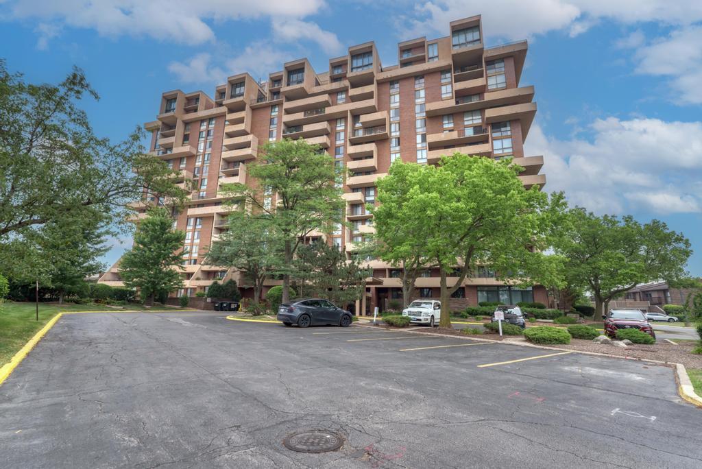 1st image of 465 W Dominion Dr #204, Wood Dale, IL 60191 | MLS# 12709804