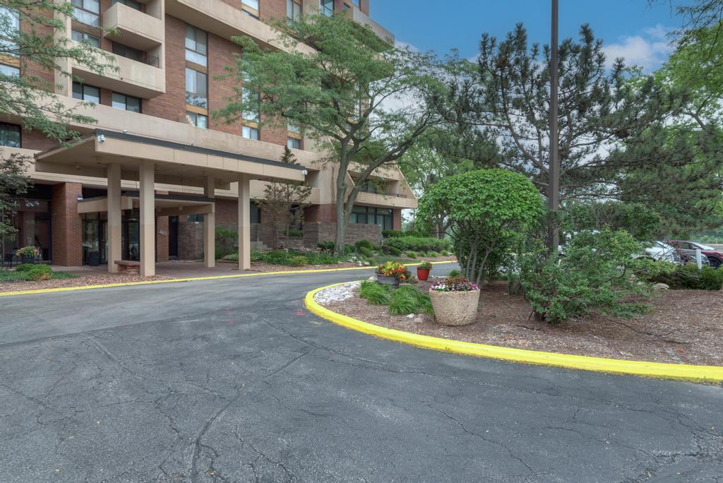 2nd image of 465 W Dominion Dr #204, Wood Dale, IL 60191 | MLS# 12709804