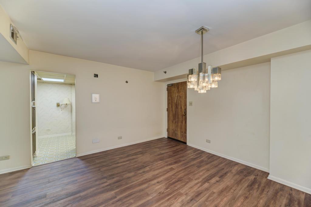 5th image of 465 W Dominion Dr, Wood Dale, IL 60191