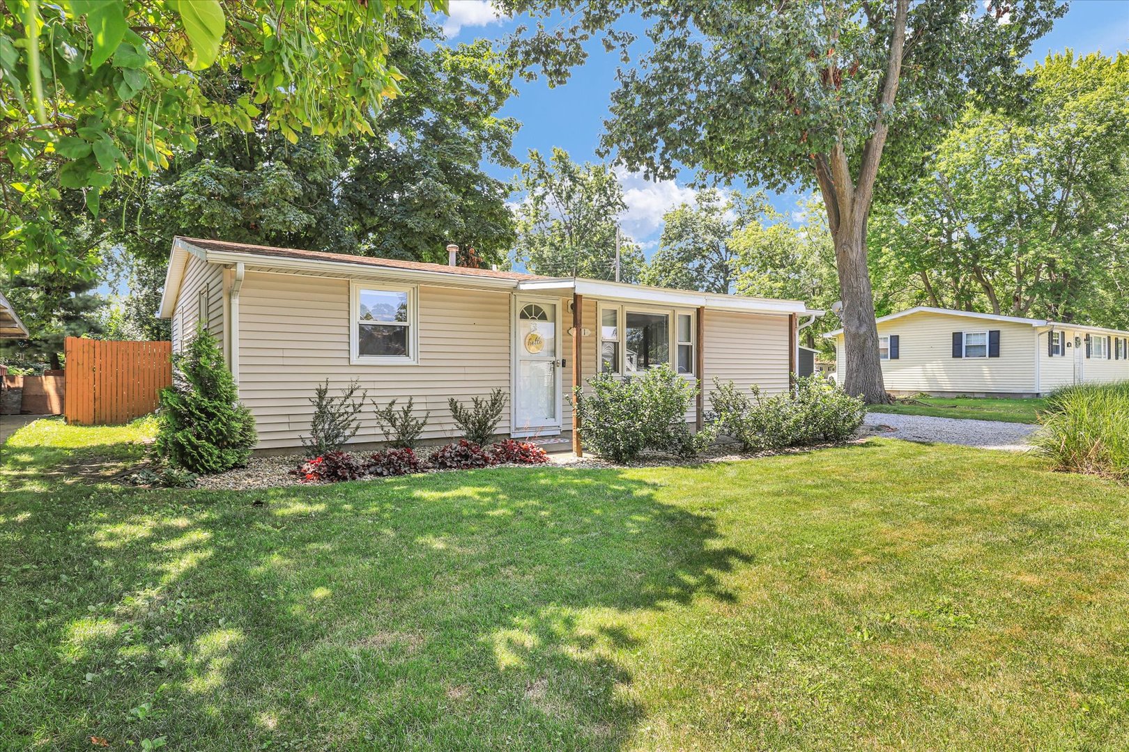Homes for sale in Tuscola, IL | 901 E Fairview Dr, Tuscola, IL 61953 | MLS# 12709824