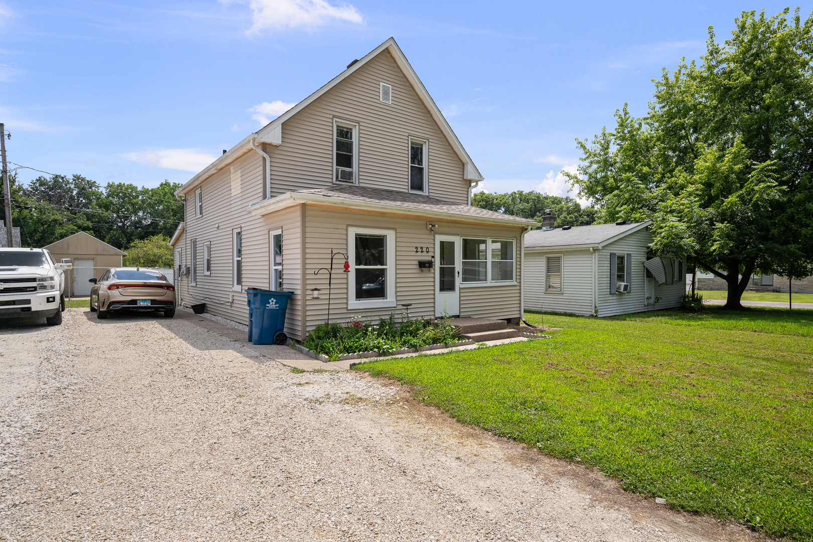 Homes for sale in East Moline, IL | 220 30th Ave, East Moline, IL 61244 | MLS# 12709830