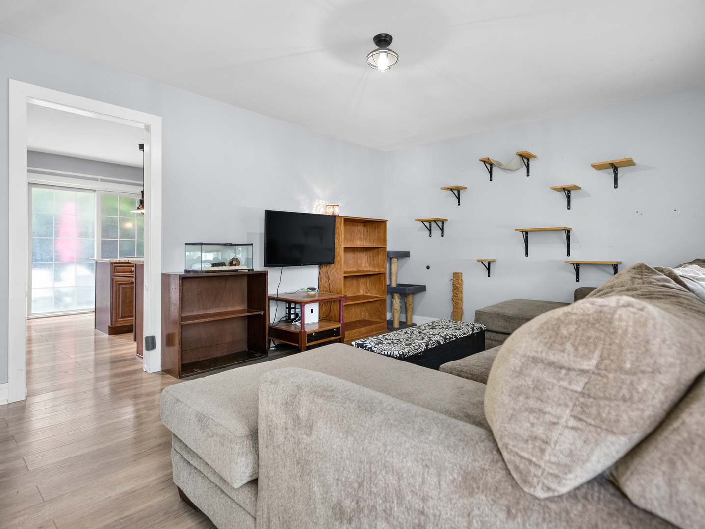 4th image of 1603 Roder Ct, Streamwood, IL 60107 | MLS# 12709833