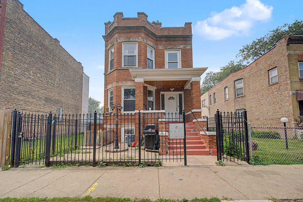 Homes for sale in Chicago, IL | 850 N Springfield Ave, Chicago, IL 60651 | MLS# 12709857