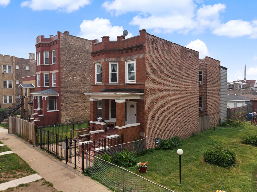 Homes for sale in Chicago, IL | 850 N Springfield Ave, Chicago, IL 60651 | MLS# 12709857