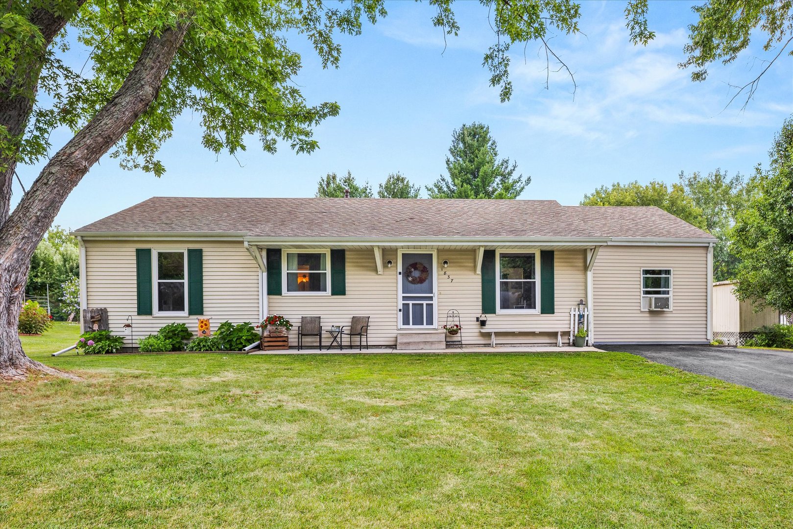 Homes for sale in Streator, IL | 1837 S Jacobs St, Streator, IL 61364 | MLS# 12709914