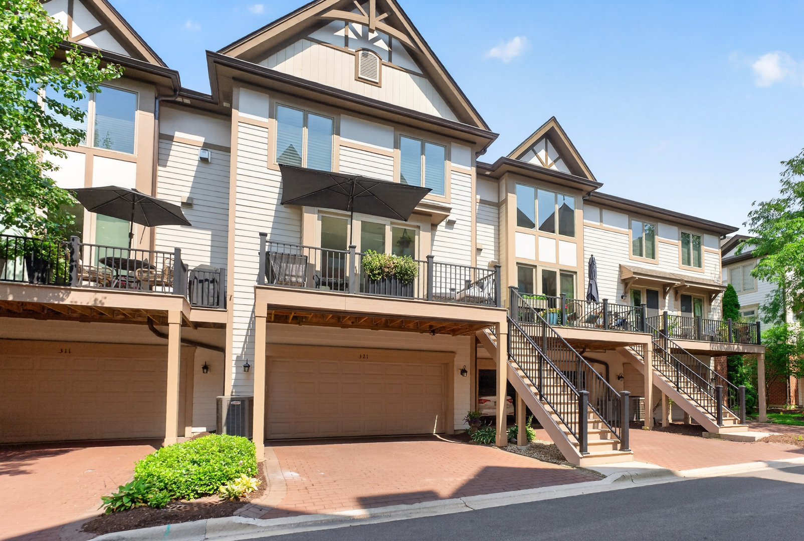 2nd image of 321 Brownstone Dr, St. Charles, IL 60174 | MLS# 12709916