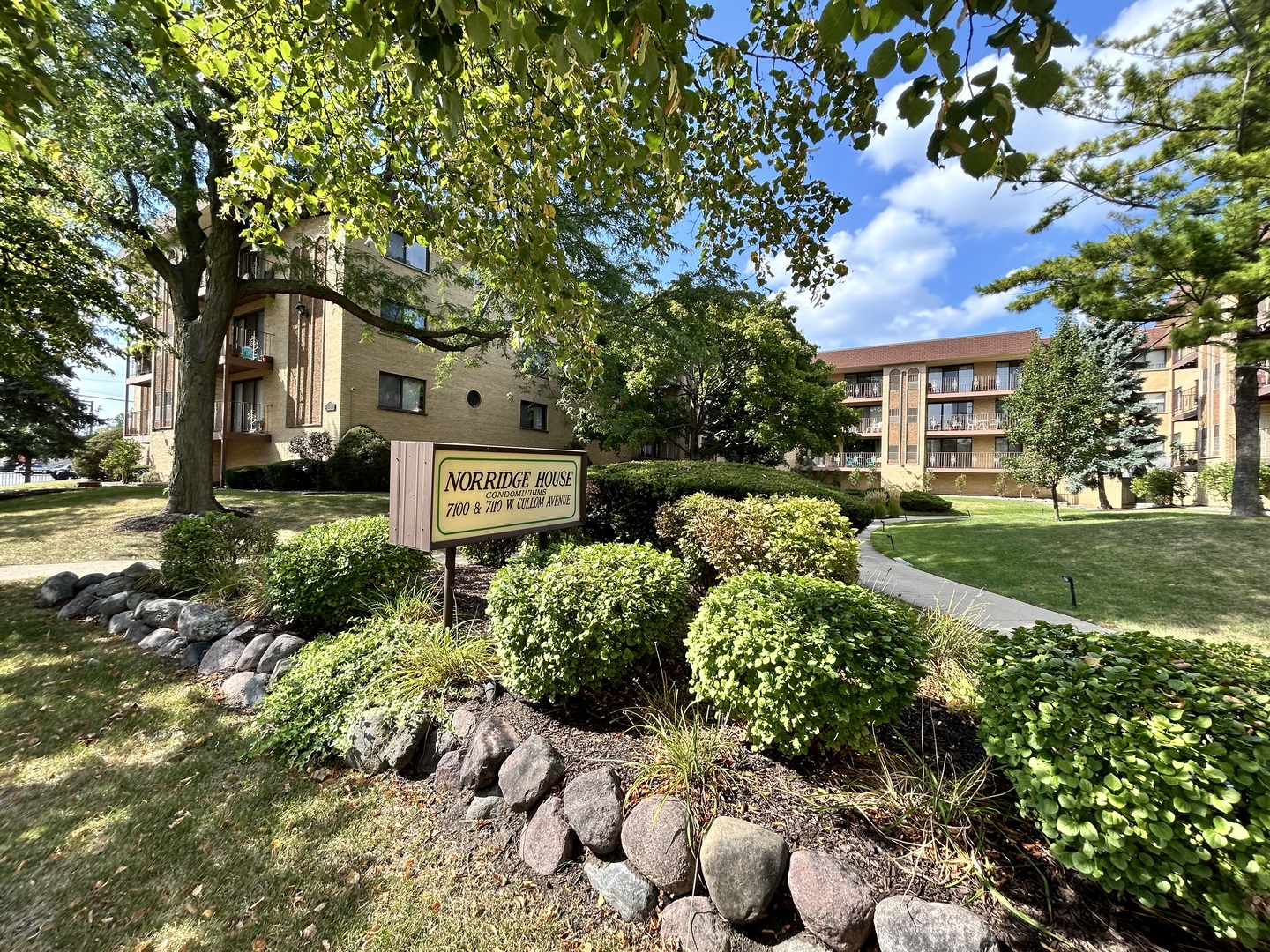 Homes for sale in Norridge, IL | 7110 W Cullom Ave #111, Norridge, IL 60706 | MLS# 12709937