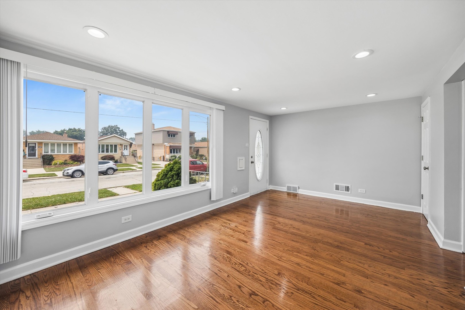 Homes for sale in Chicago, IL | 5153 S Oak Park Ave, Chicago, IL 60638 | MLS# 12709960