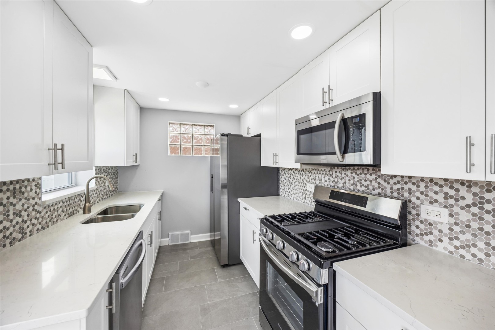 Homes for sale in Chicago, IL | 5153 S Oak Park Ave, Chicago, IL 60638 | MLS# 12709960