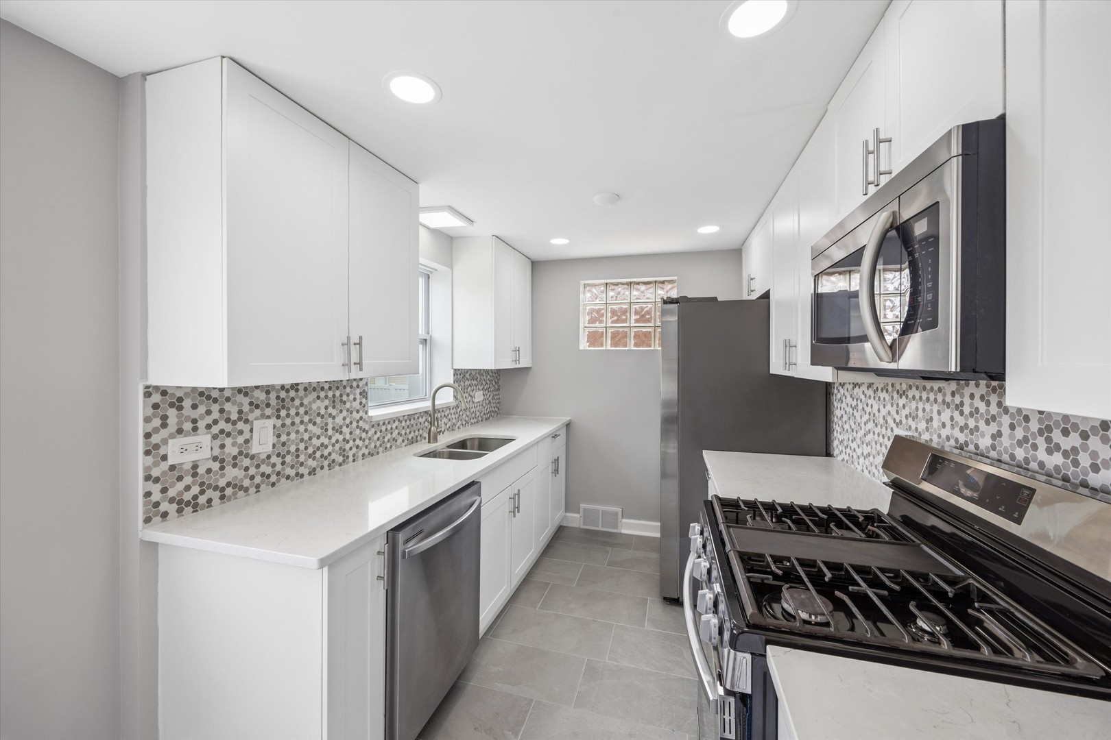 Homes for sale in Chicago, IL | 5153 S Oak Park Ave, Chicago, IL 60638 | MLS# 12709960