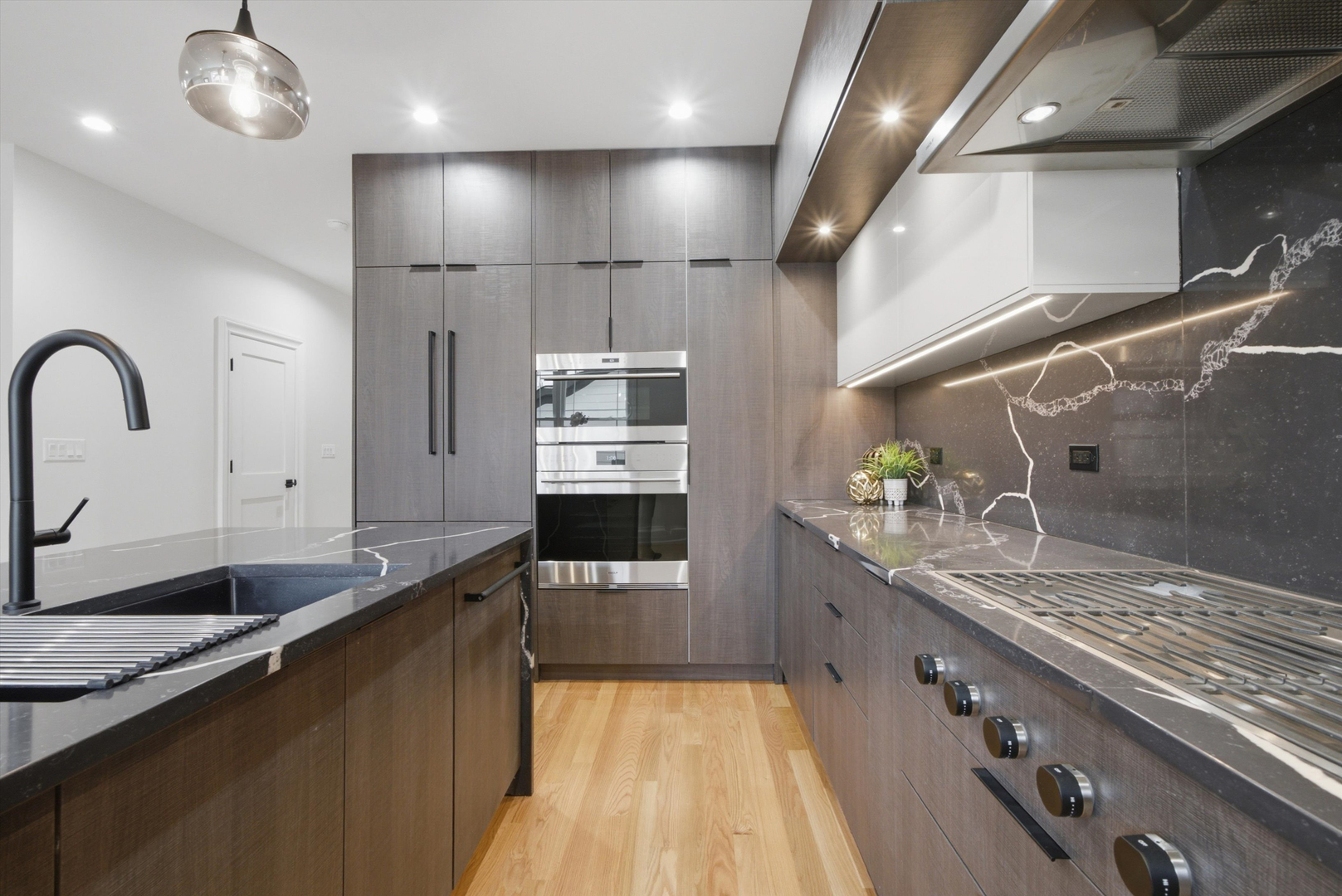 5th image of 2334 N Oakley Ave, Chicago, IL 60647 | MLS# 12709969