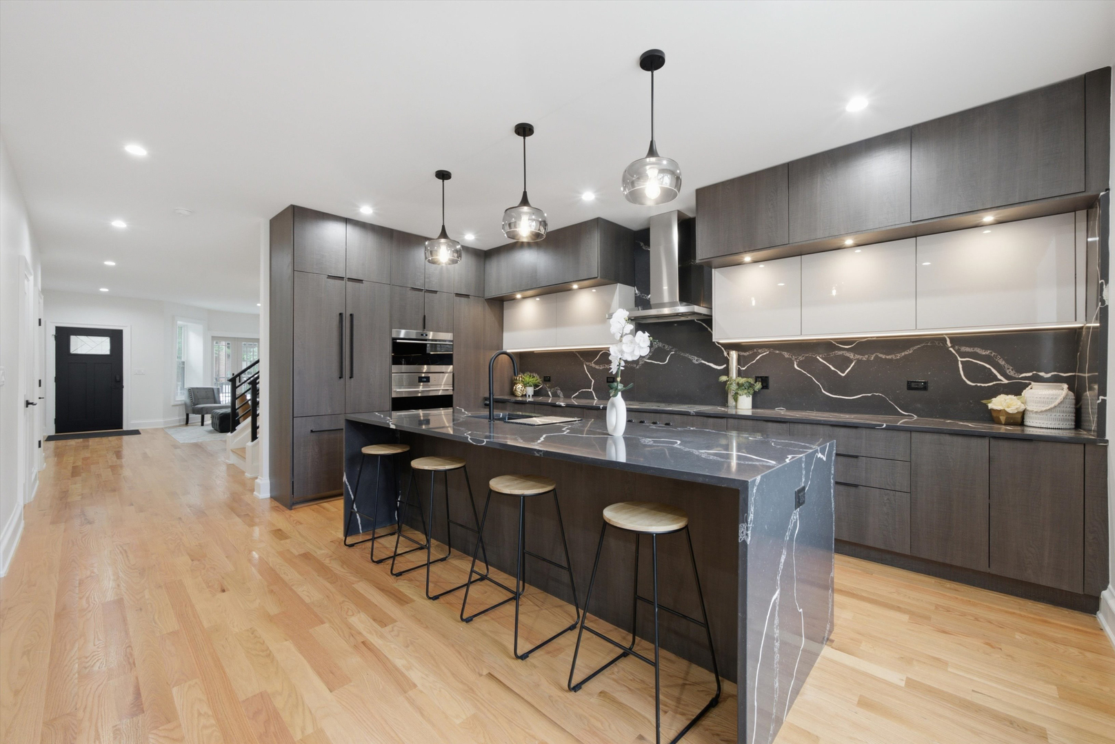 4th image of 2334 N Oakley Ave, Chicago, IL 60647 | MLS# 12709969