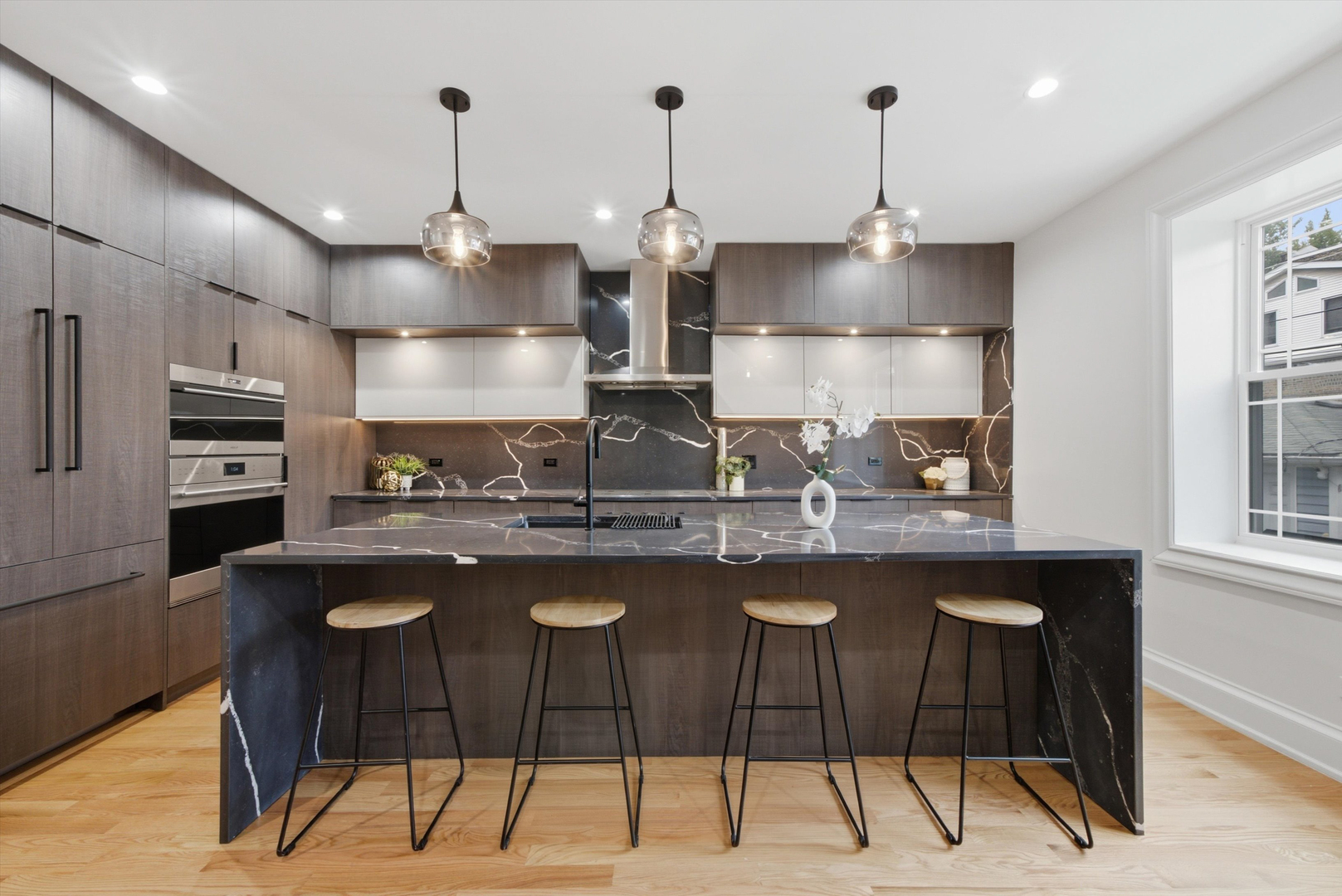 3rd image of 2334 N Oakley Ave, Chicago, IL 60647 | MLS# 12709969