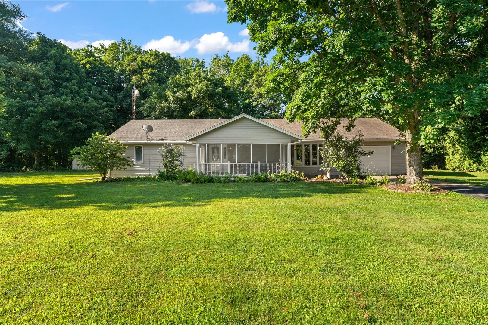 Homes for sale in White Heath, IL | 1430 Riverbend Ln, White Heath, IL 61884 | MLS# 12709989