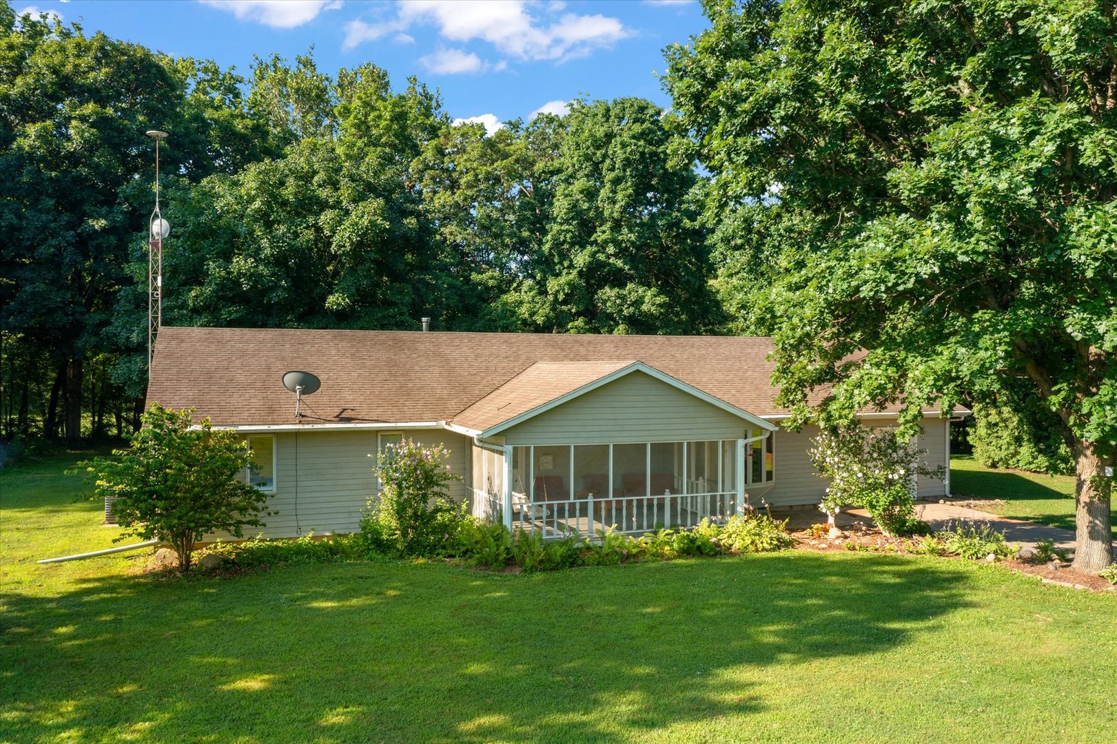 Homes for sale in White Heath, IL | 1430 Riverbend Ln, White Heath, IL 61884 | MLS# 12709989