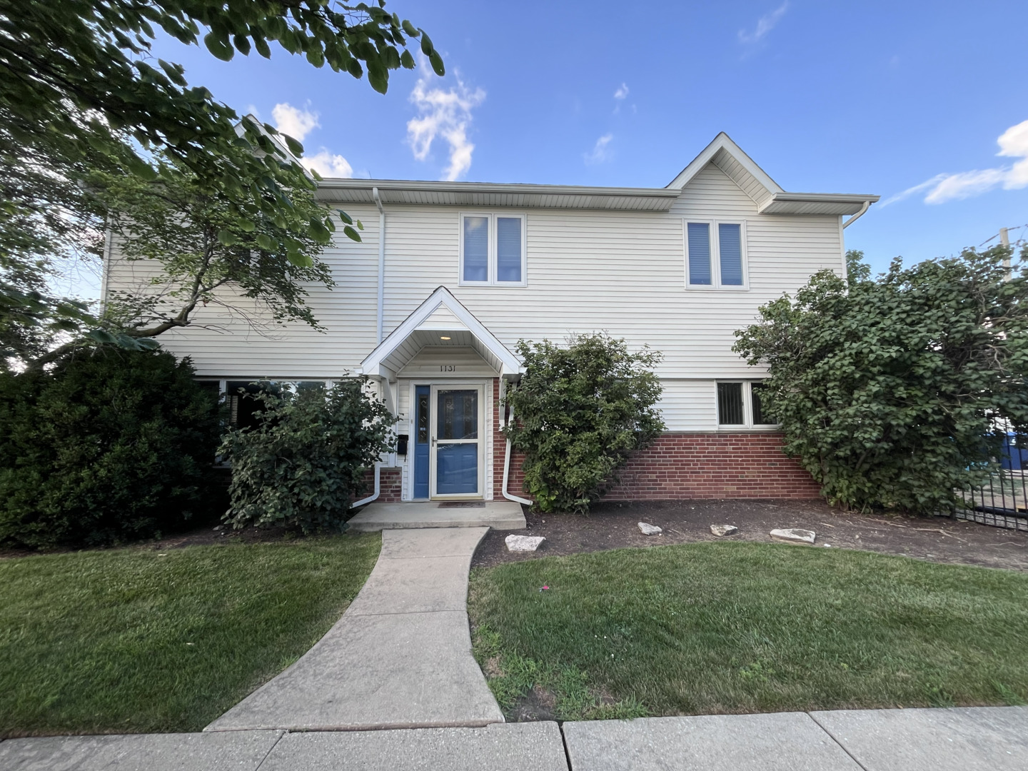 2nd image of 1131 E Grant Dr, Des Plaines, IL 60016 | MLS# 12710011