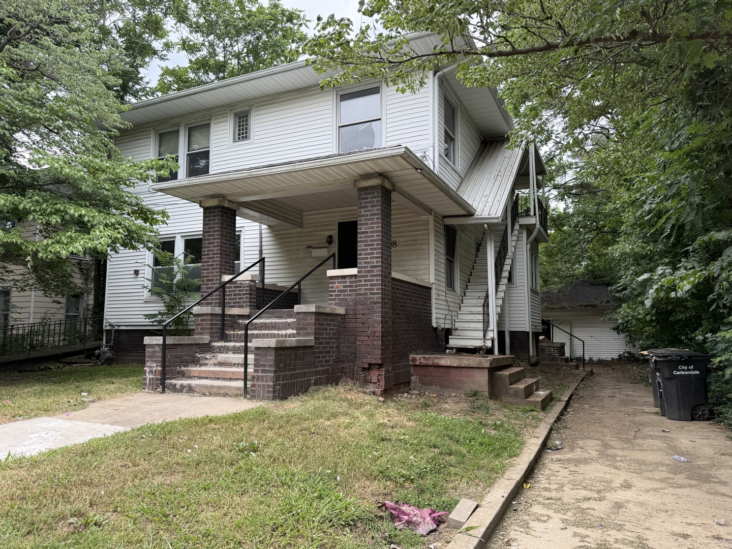 Homes for sale in Carbondale, IL | 608 W Main St, Carbondale, IL 62901 | MLS# 12710057
