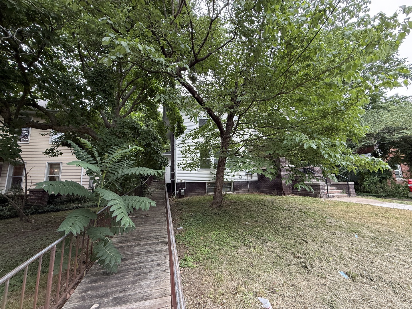 Homes for sale in Carbondale, IL | 608 W Main St, Carbondale, IL 62901 | MLS# 12710057
