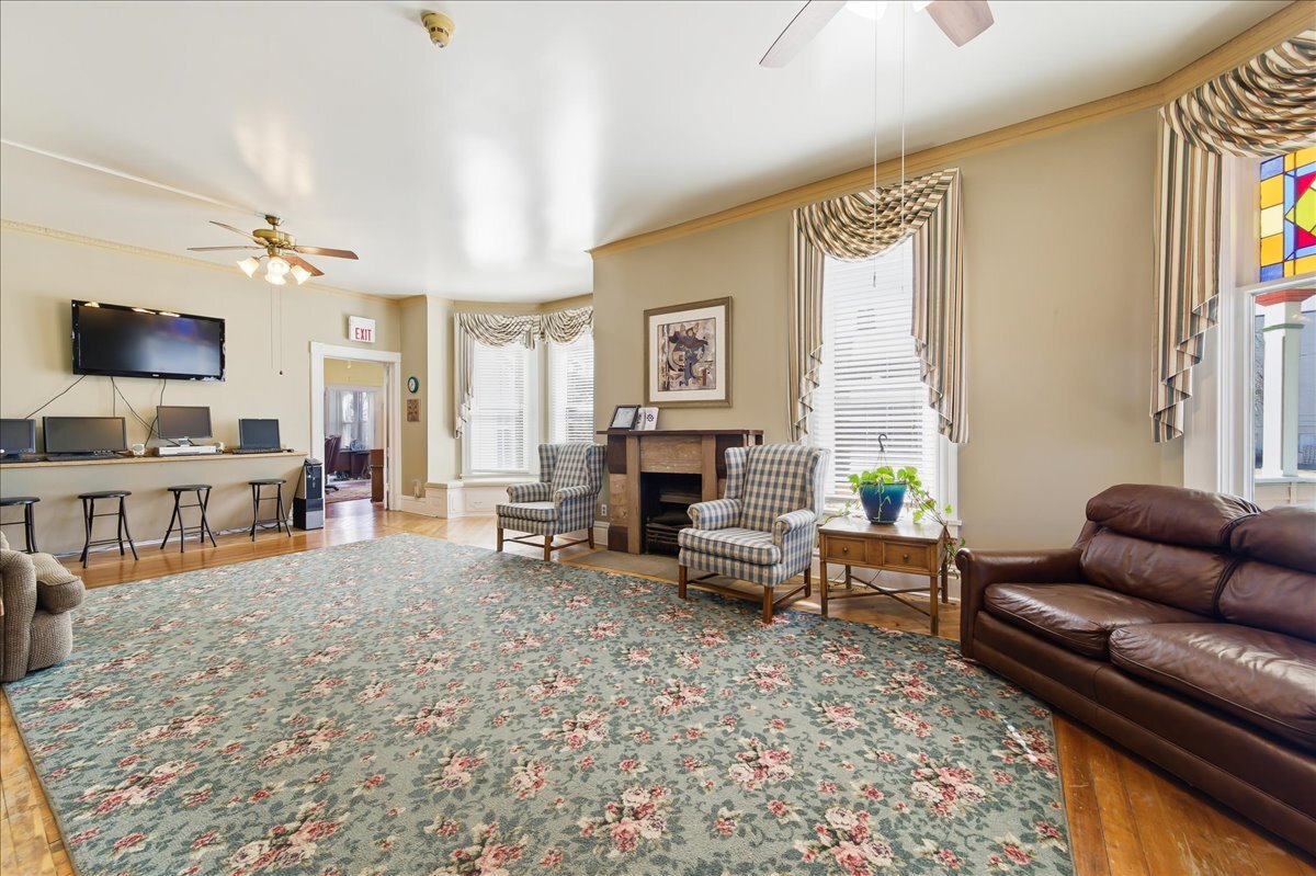 4th image of 479 N Lake St, Aurora, IL 60506 | MLS# 12710125